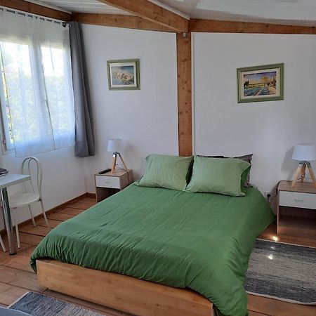 Chambre Basilic 2P, 2 Nuits Max, Dans Petit Chalet 6Km Du Festival De Piano De La Roque D'Antheron Rognes Buitenkant foto